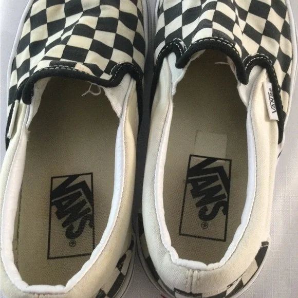 Vans Classic Slip-ons. Size 6 womens. 4.5 mens - Picture 7 of 10